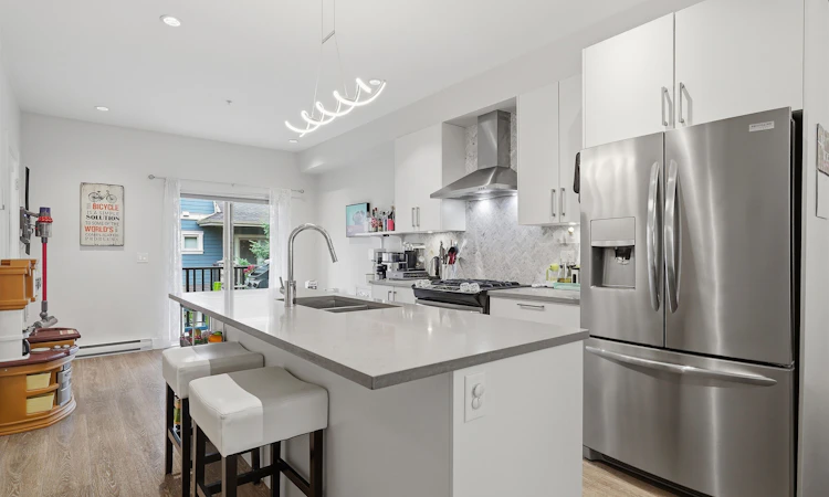 23-843 Ewen Avenue
