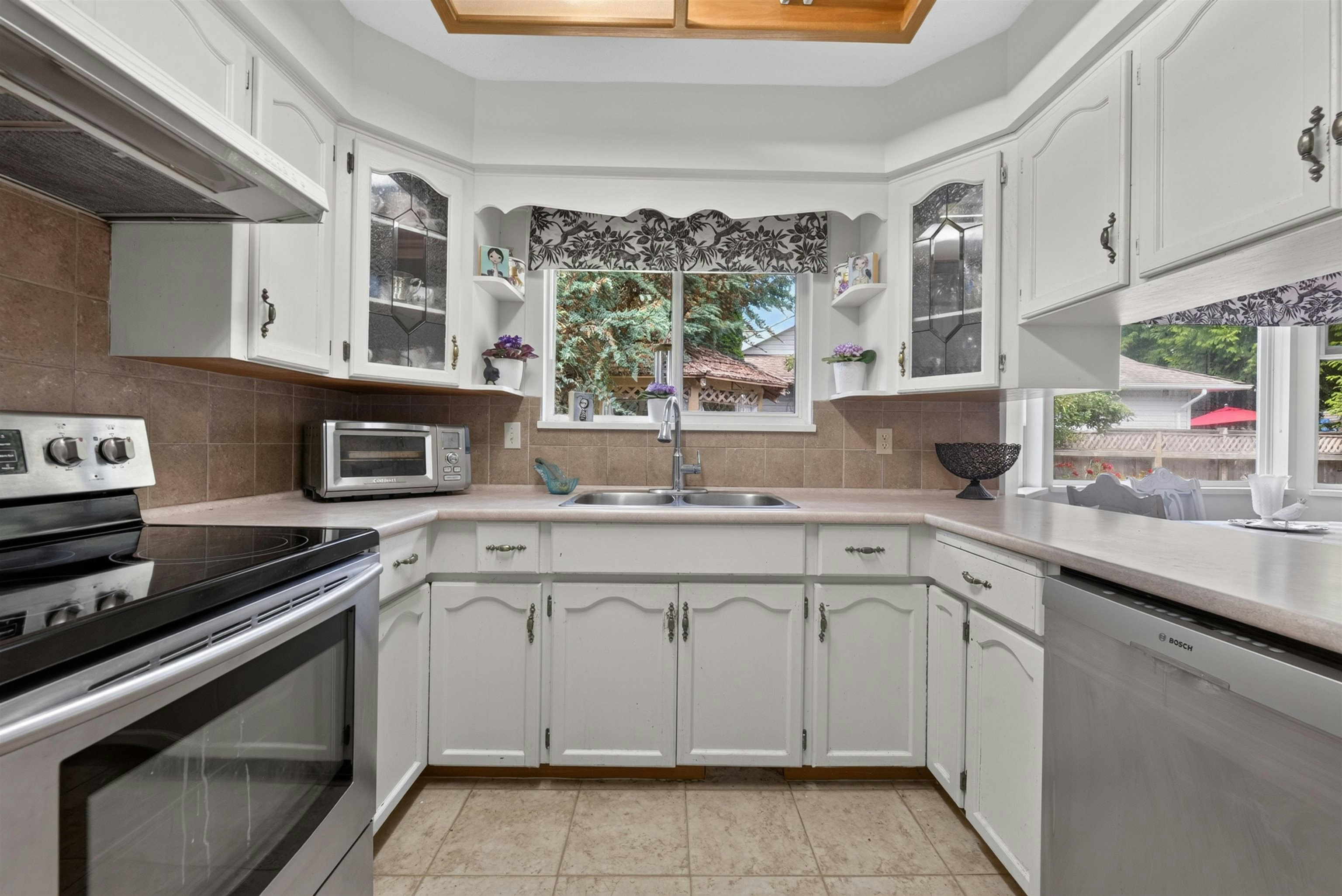 14151 16a Avenue, Surrey, BC, V4A 6K7 - 14