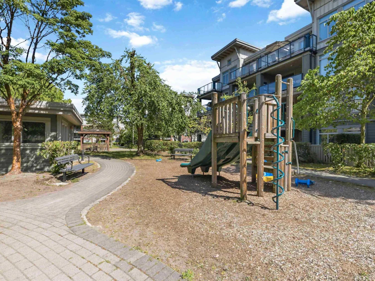 405-15385 101a Avenue, Surrey, BC, V3R 0B4 - 5