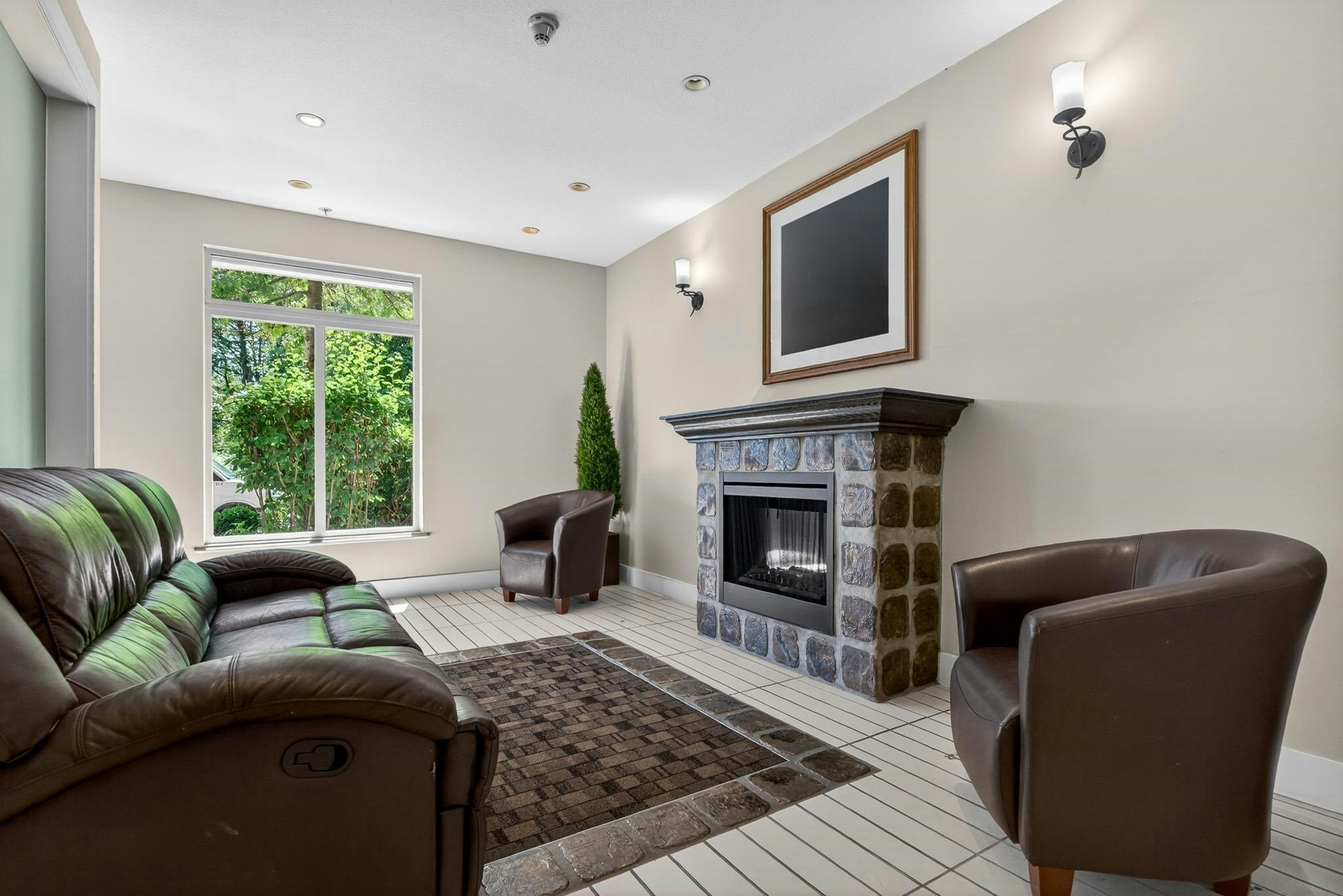 405-15385 101a Avenue - 4
