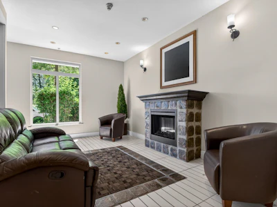 405-15385 101a Avenue - 4