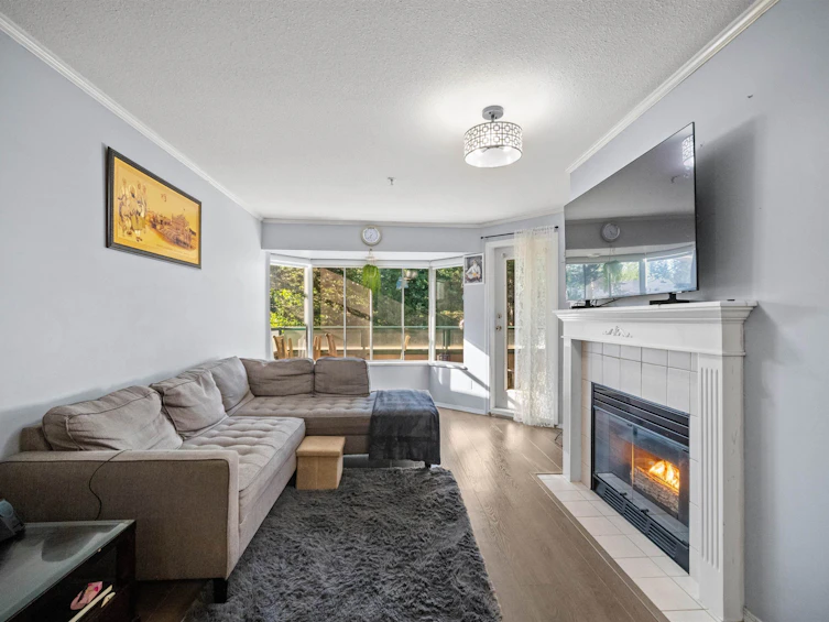 207-2962 Trethewey Street, Abbotsford, BC, V2T 4M3