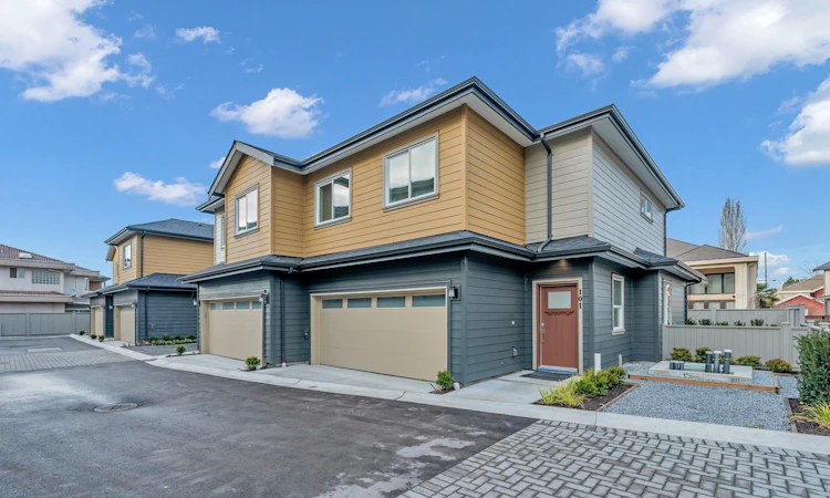 102-8233 Williams Road