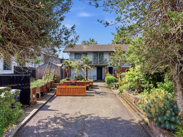 12222 100 Avenue, Surrey, BC, V3V 2X1