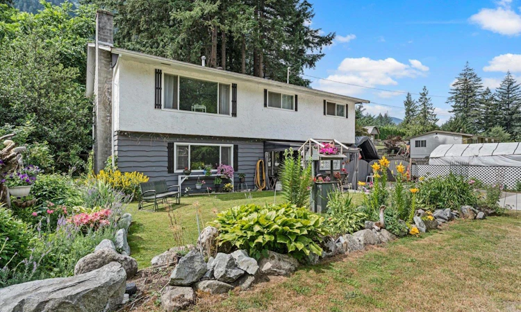 300 Robertson Crescent