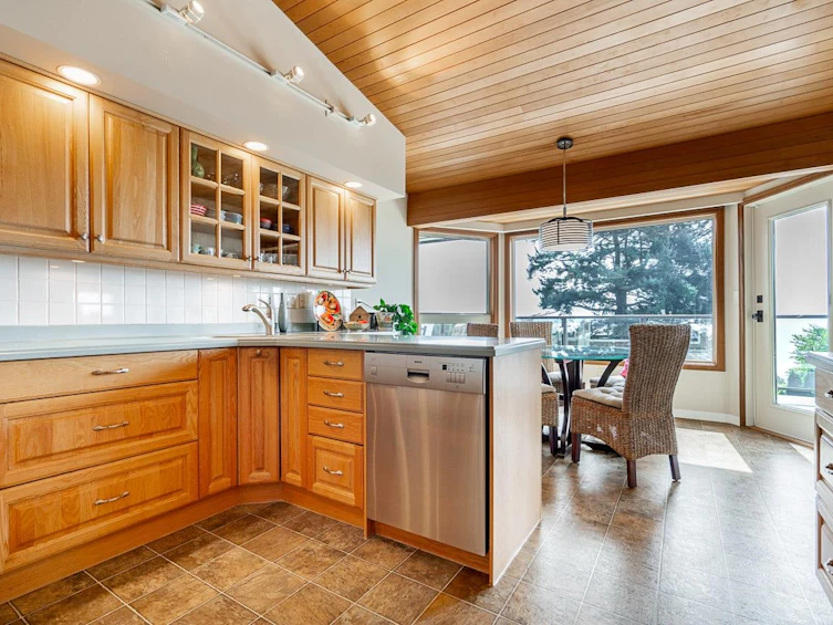 14366 Magdalen Avenue, Surrey, BC, V4B 2X3 - 21