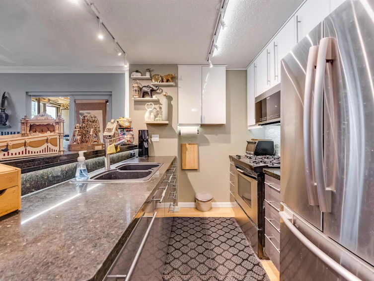 1104-928 Richards Street, Vancouver, BC, V6B 6P6 - 9