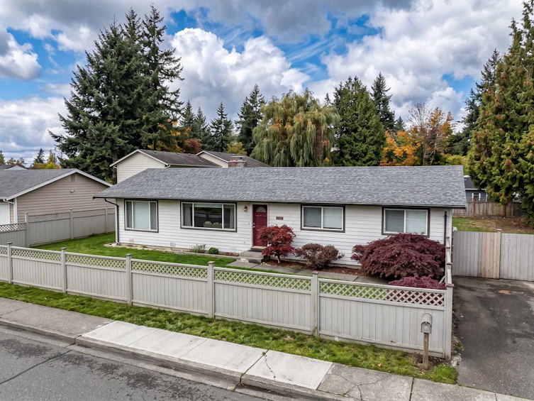 2561 Ross Road, Abbotsford, BC, V4X 1J3 - 2