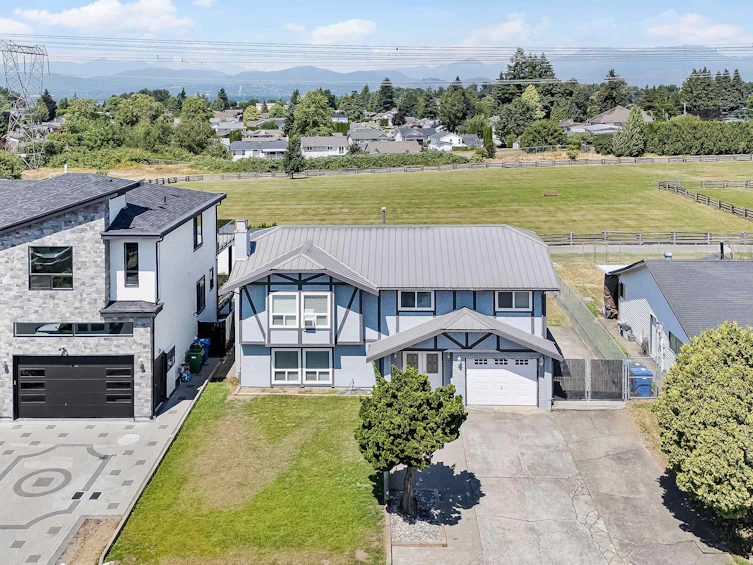 32745 Okanagan Drive, Abbotsford, BC, V2T 4Z4 - 2