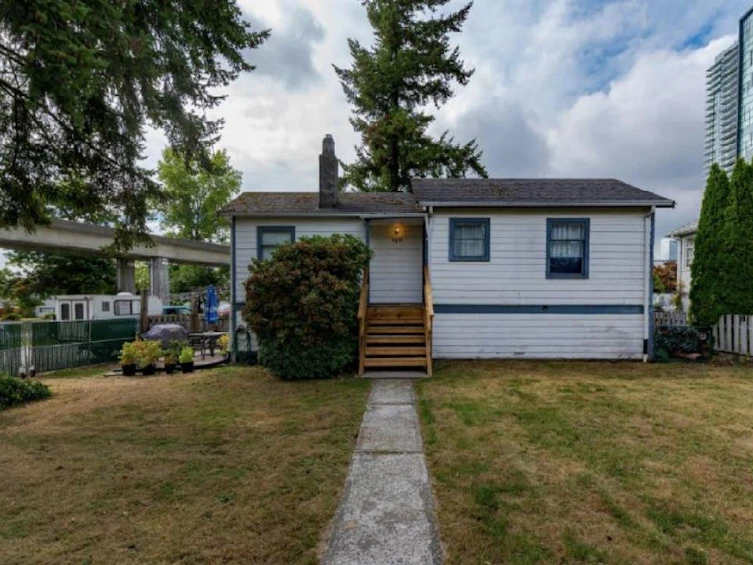 6891 Burlington Avenue, Burnaby, BC, V5J 4H3
