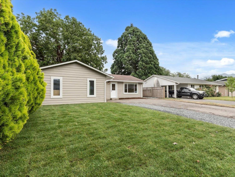 8900 Charles Street, Chilliwack, BC, V2P 7H8 - 2