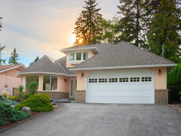 937 Westmount Drive, Port Moody, BC, V3H 1K8 - 2