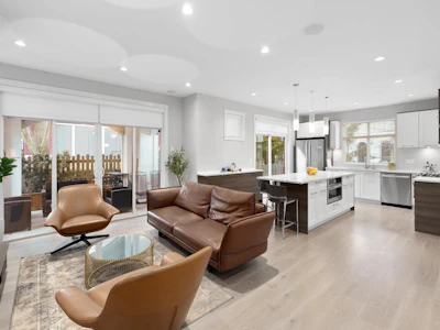 80-15677 28 Avenue - 2
