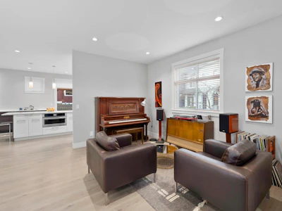 80-15677 28 Avenue - 5