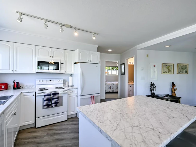 201-14881 Marine Drive, Surrey, BC, V4B 1C2 - 18