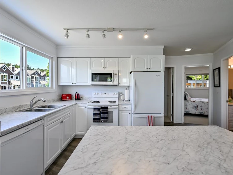 201-14881 Marine Drive, Surrey, BC, V4B 1C2 - 17