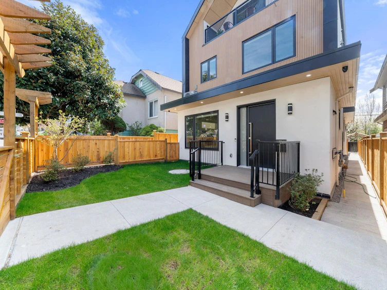 1-1582 E 2nd Avenue, Vancouver, BC, V5N 1C7 - 4
