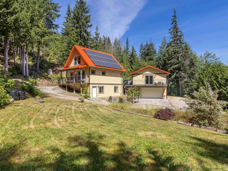 5823 Leaning Tree Road, Halfmoon Bay, BC, V7Z 1C2 - 4