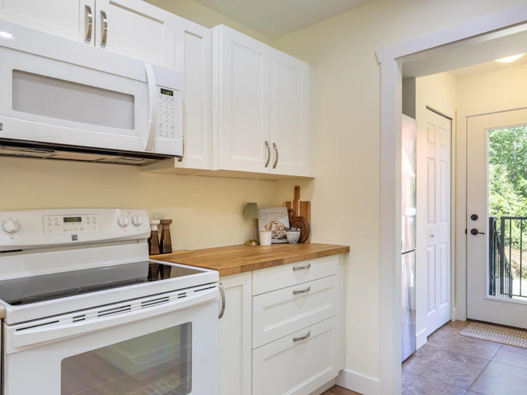 5823 Leaning Tree Road, Halfmoon Bay, BC, V7Z 1C2 - 8