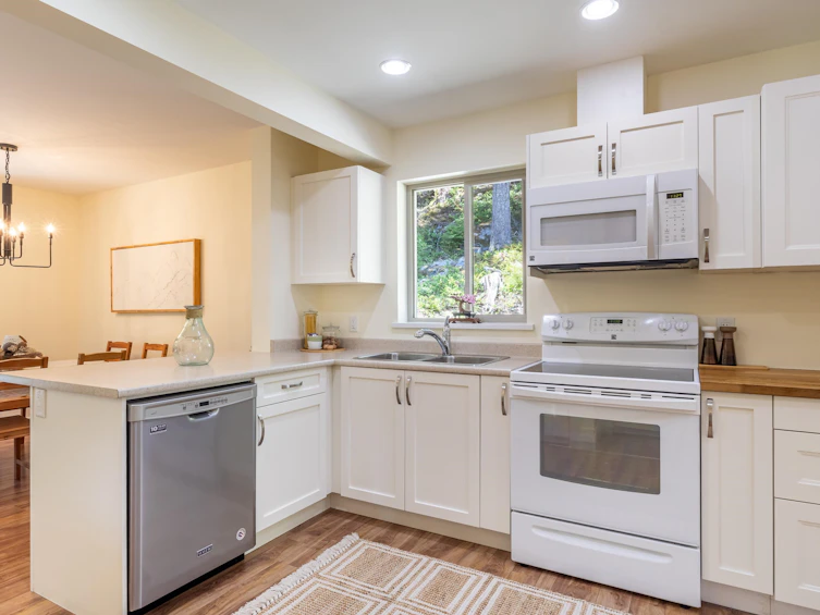 5823 Leaning Tree Road, Halfmoon Bay, BC, V7Z 1C2 - 7