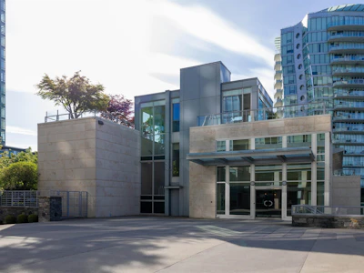 410 Beach Crescent - 2