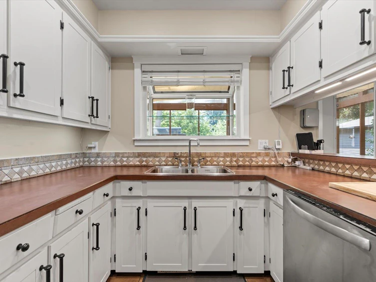 34282 Cedar Avenue, Abbotsford, BC, V2S 2W2 - 11