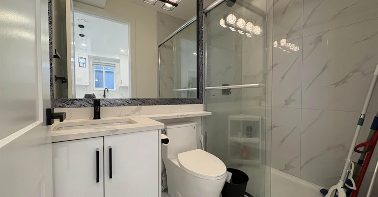 333 E 64th Avenue, Vancouver, BC, V5X 2M8 - 5