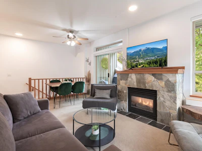 20-4385 Northlands Boulevard - 2