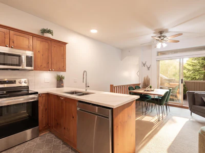 20-4385 Northlands Boulevard - 4