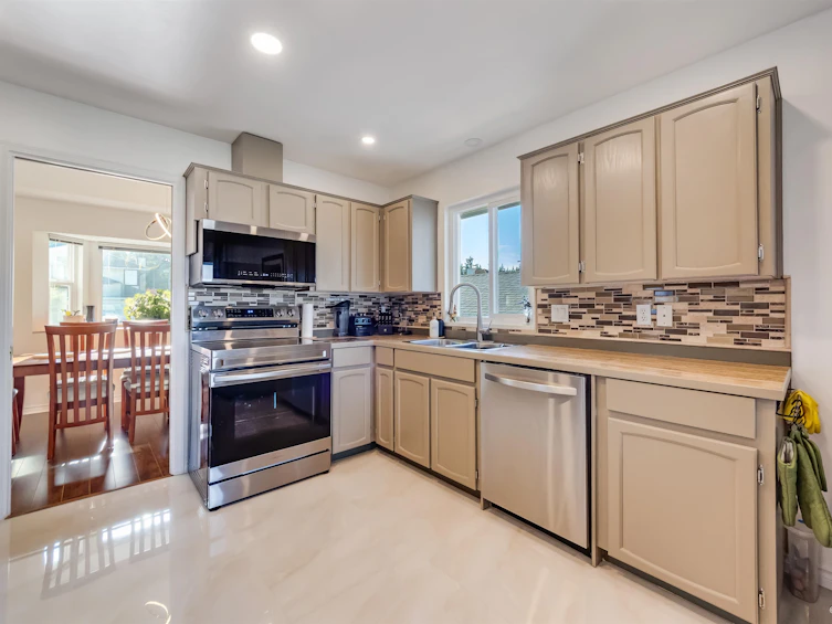 635 Lost Lake Drive, Coquitlam, BC, V3C 5G4 - 11