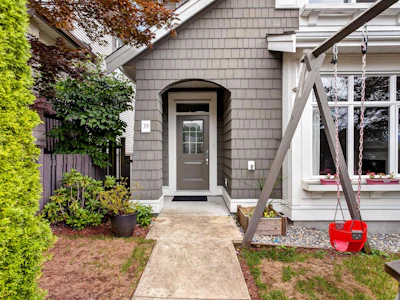 35-3400 Devonshire Avenue - 3