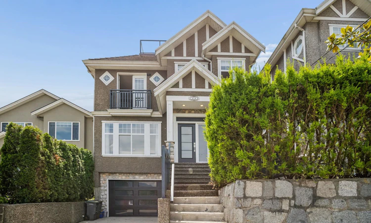 2808 Wall Street