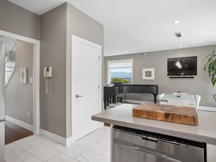 2808 Wall Street, Vancouver, BC, V5K 1B2 - 17