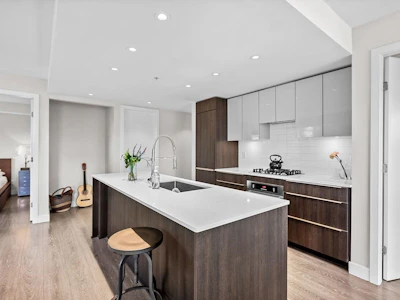 324-1588 E Hastings Street - 4