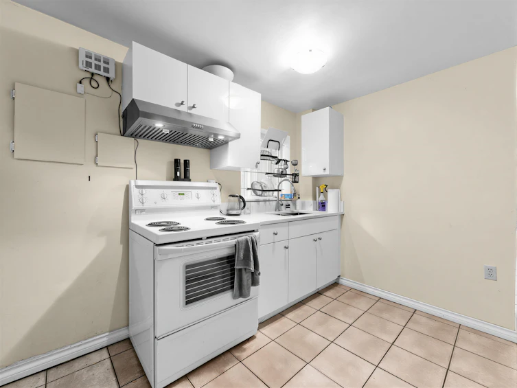 1972 E 51st Avenue, Vancouver, BC, V5P 1V9 - 16