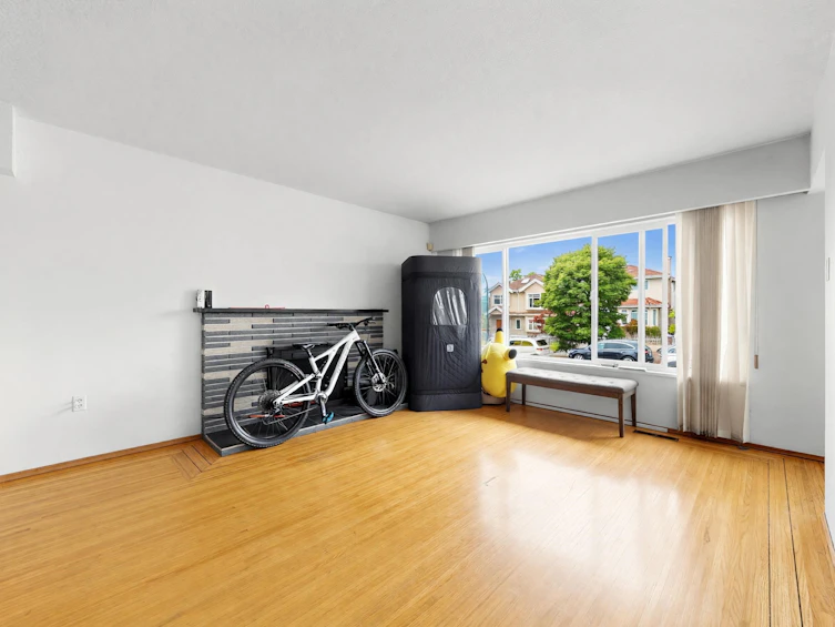 1972 E 51st Avenue, Vancouver, BC, V5P 1V9 - 3