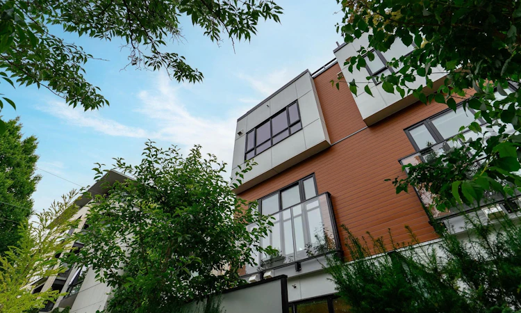 18-520 W 28th Avenue