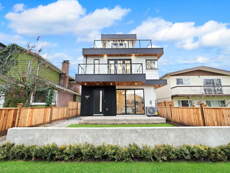 1-1967 E 13th Avenue, Vancouver, BC, V5N 2C3