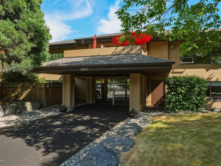 205-5855 Cowrie Street, Sechelt, BC, V7Z 0K1
