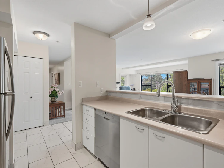 205-5855 Cowrie Street, Sechelt, BC, V7Z 0K1 - 9