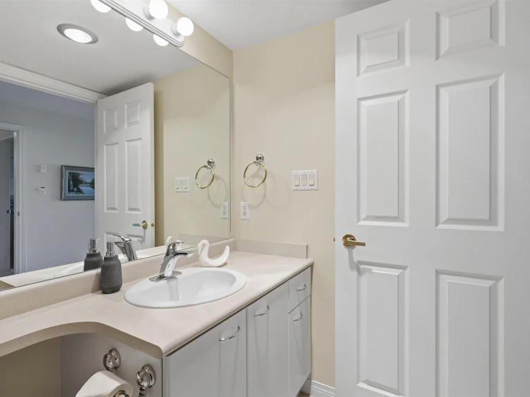 205-5855 Cowrie Street, Sechelt, BC, V7Z 0K1 - 17