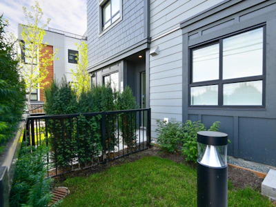 6-33520 Kingston Avenue - 3