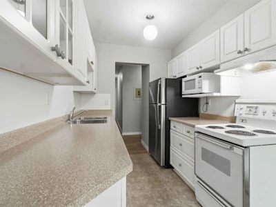 310-590 Whiting Way - 3