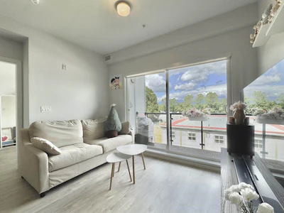 227-6283 Kingsway - 2