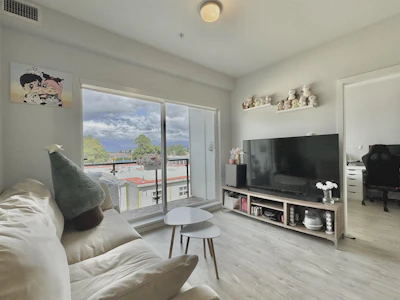 227-6283 Kingsway - 3