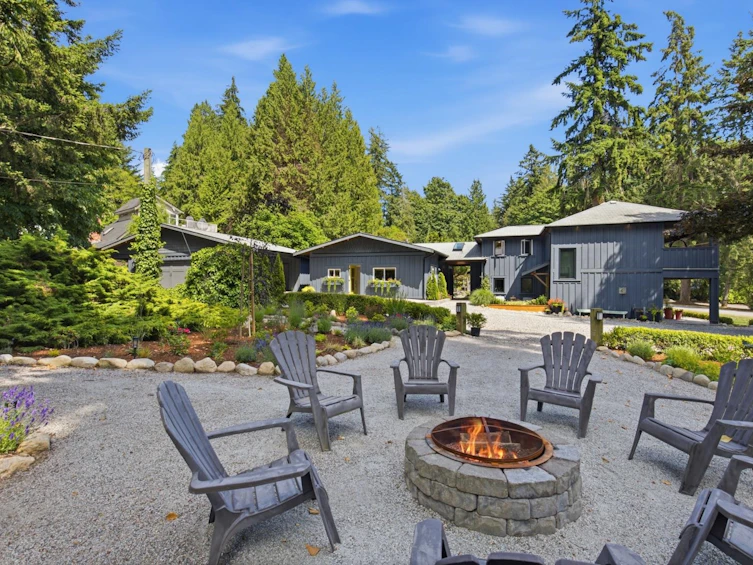 3552 Beach Avenue, Roberts Creek, BC, V0N 2W2