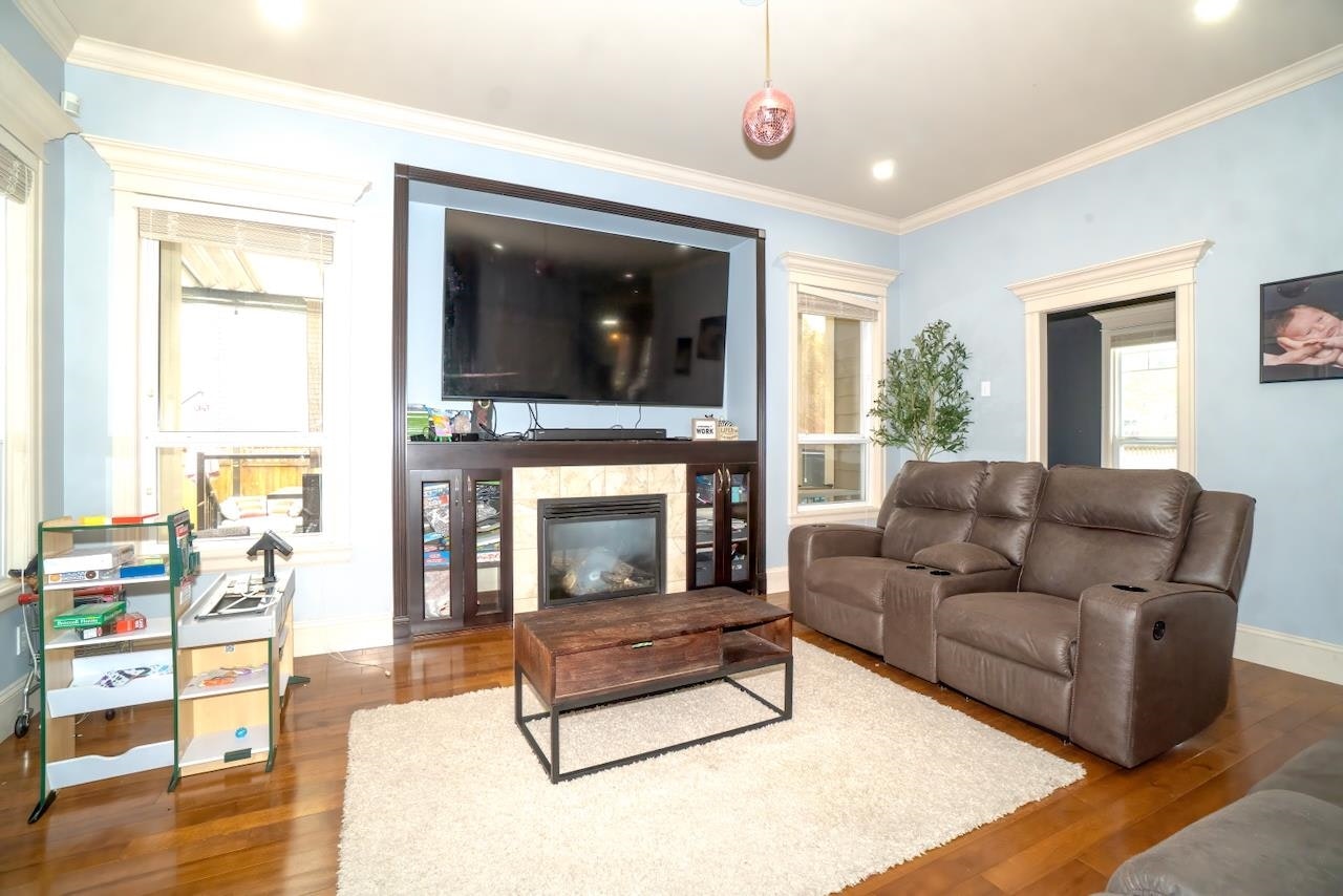 18938 54a Avenue, Surrey, BC, V3S 6R4 - 9