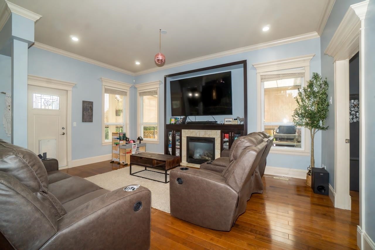 18938 54a Avenue, Surrey, BC, V3S 6R4 - 8