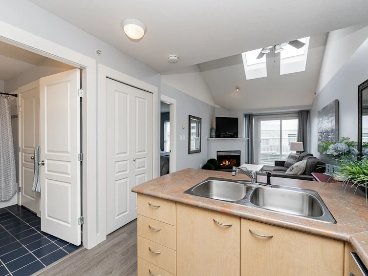 403-3939 Hastings Street, Burnaby, BC, V5C 2H8 - 8