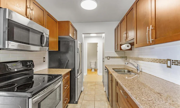 112-590 Whiting Way